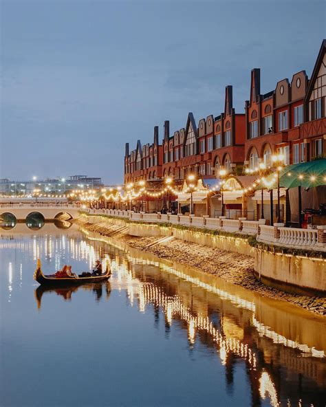 La Riviera.